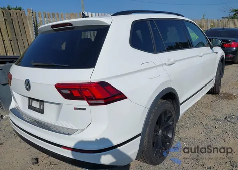 2021 Volkswagen Tiguan 2.0T Se/2.0T Se R-Line Black/2.0T Sel z USA, uszkodzony, nr VIN 3VV2B7AX1MM111619